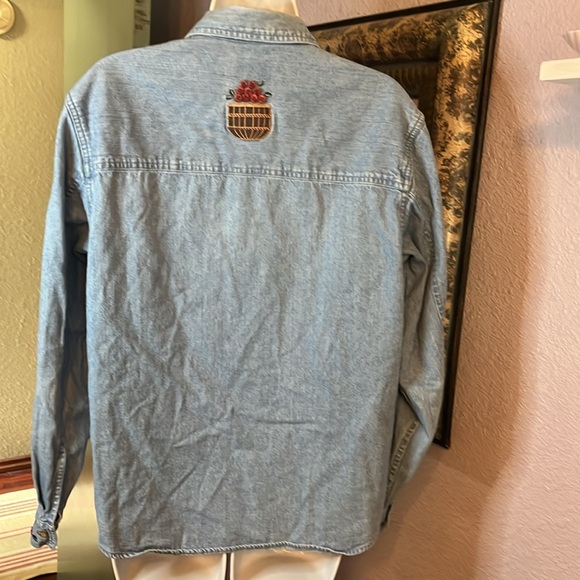 CJ Banks Denim Shirt -Button Up Embroidered/ buttons trim Sz M - Picture 5 of 9